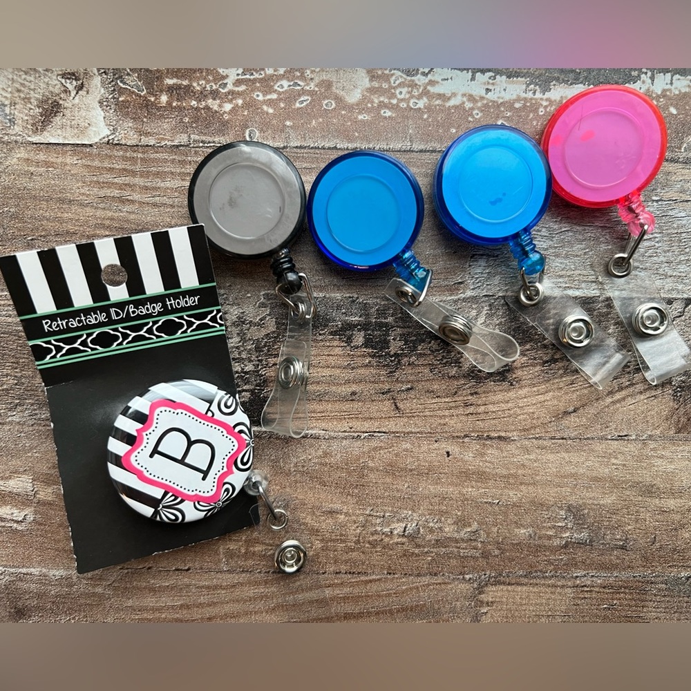 Retractable Badge Holder NEW